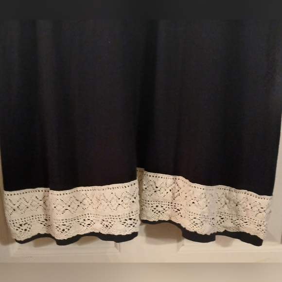 Shane Lee Inc., Women's Black 3/4 Fitted Sleeve W/Embroidered Hem Detail Tunic L - Picture 3 of 4